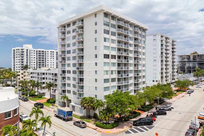 Bayview Condominiums in Miami Beach, FL - Foto de edificio - Building Photo