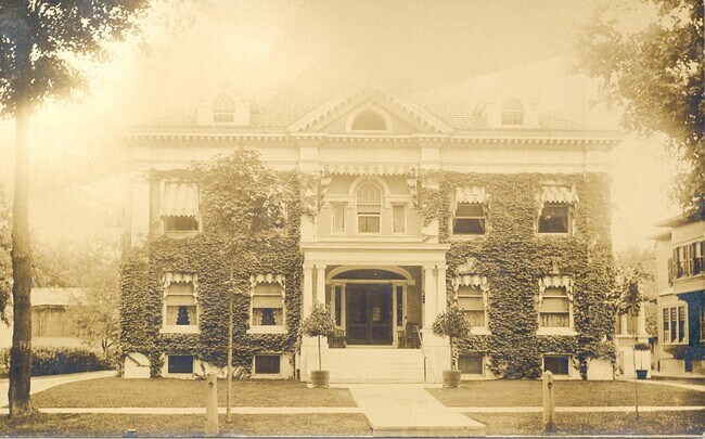 378 W Church St, Unit 1 in Elmira, NY - Building Photo - Building Photo