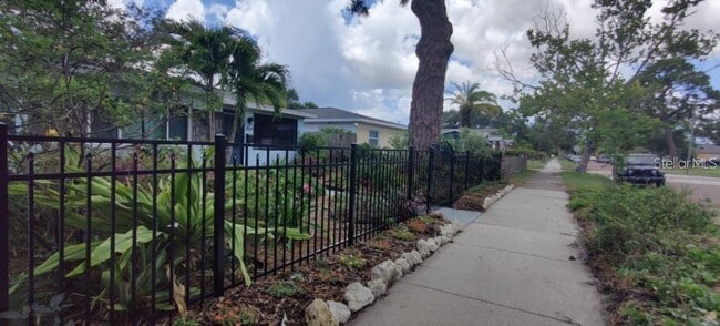 3654 Burlington Ave N in St. Petersburg, FL - Building Photo - Building Photo