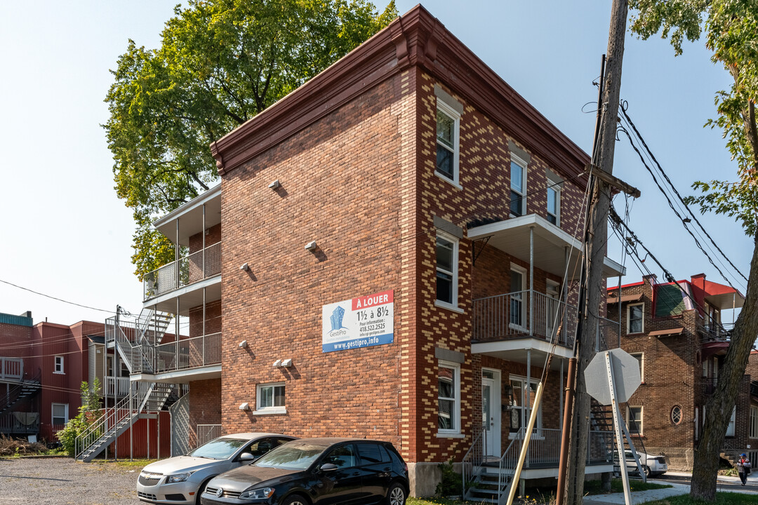 426 Bouffard Rue in Québec, QC - Building Photo