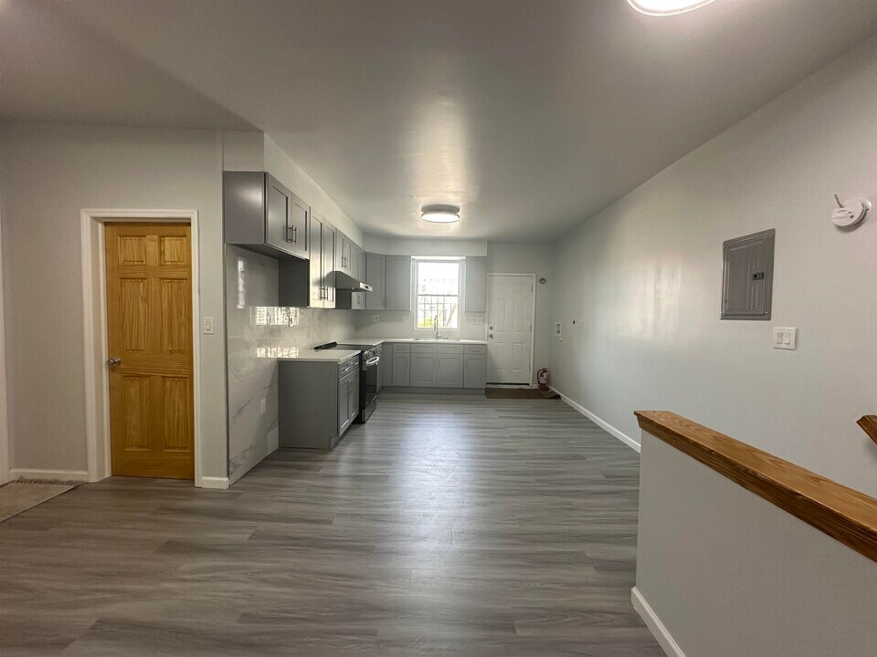 599 Ocean Ave in Jersey City, NJ - Building Photo