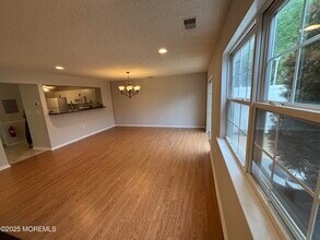 8 Fiddlers Elbow Ct in Howell, NJ - Building Photo - Building Photo