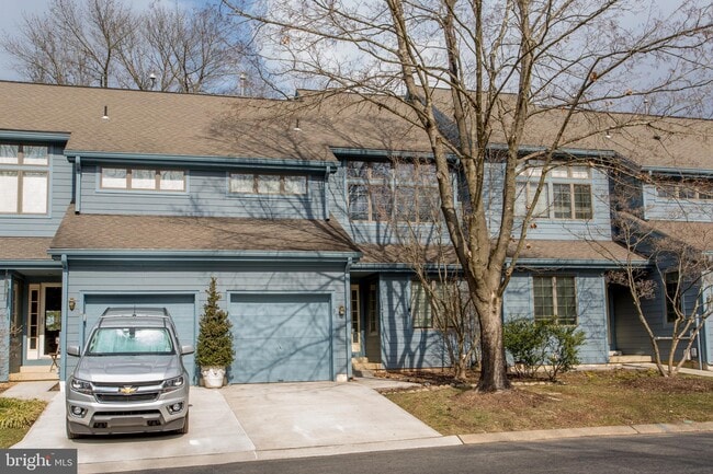 9 Sturbridge Ct in Lambertville, NJ - Building Photo - Building Photo