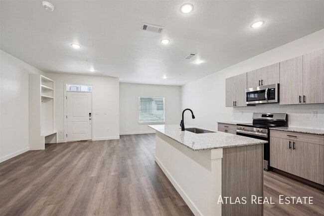 property at 626 Leland Aly