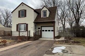 1628 Valmont Ave in Eau Claire, WI - Building Photo - Building Photo