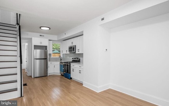 2042 E Somerset St in Philadelphia, PA - Building Photo - Building Photo