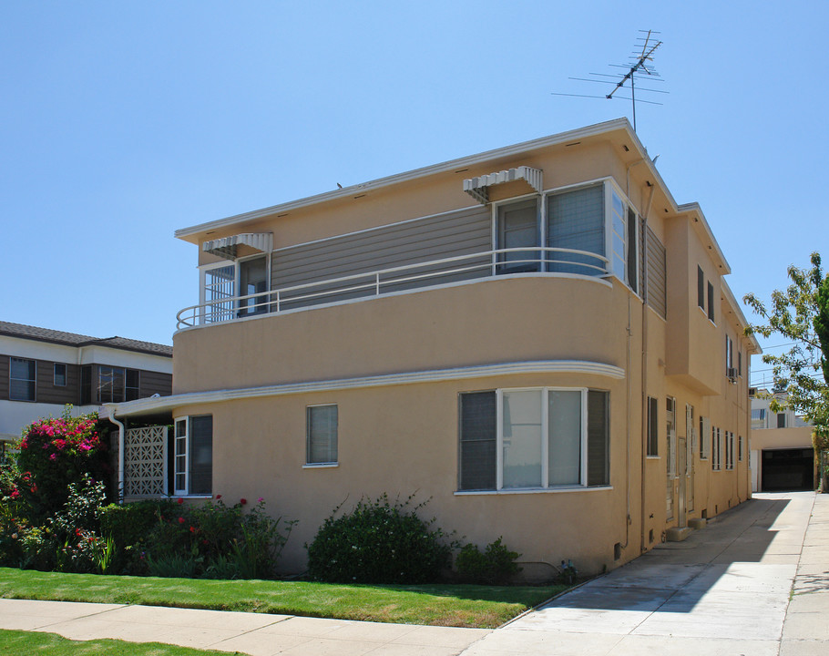 107 S Flores St in Los Angeles, CA - Foto de edificio