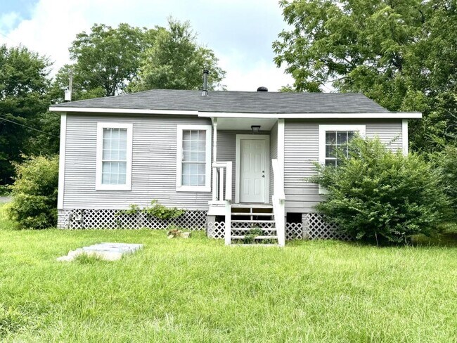 property at 701 N Cypress St
