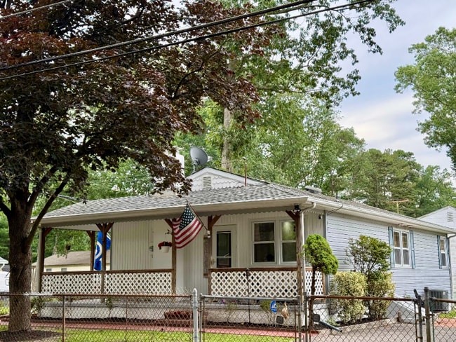 property at 1103 Hunter Blvd