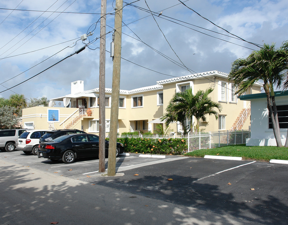 333 Elm St in Hollywood, FL - Building Photo