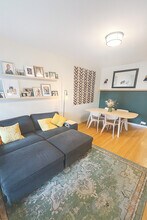 1340 W Byron St, Unit 01 in Chicago, IL - Building Photo - Building Photo