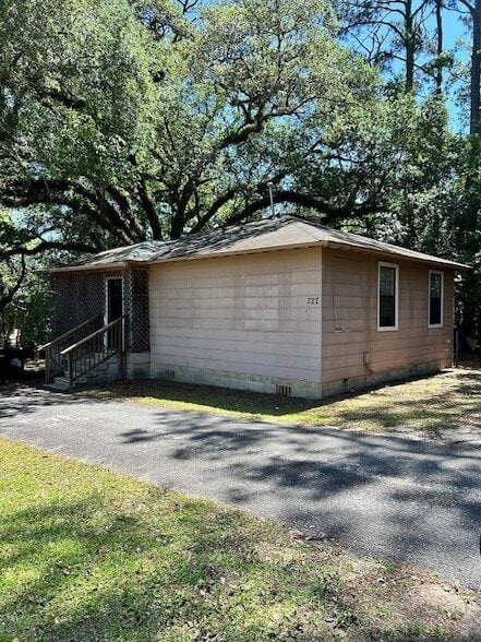 727 California St in Tallahassee, FL - Building Photo - Building Photo