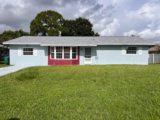 1120 SW Ithaca St in Port St. Lucie, FL - Building Photo - Building Photo