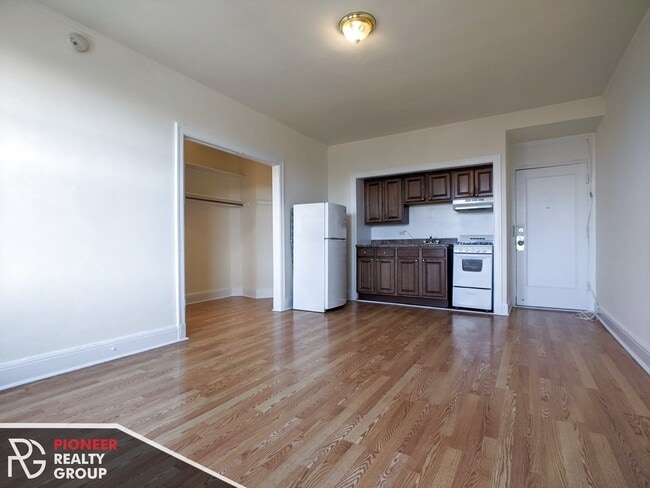 3327 W Diversey Ave, Unit 137 in Chicago, IL - Foto de edificio - Building Photo