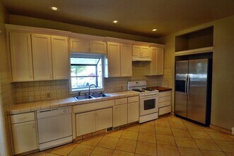 847 Rio Chico Way in Chico, CA - Building Photo - Building Photo