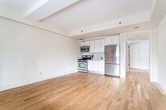 110 Central Park S in New York, NY - Building Photo - Building Photo