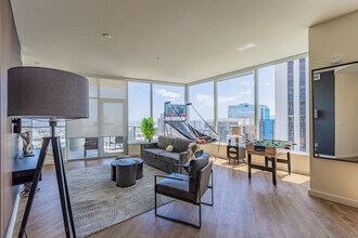 44 W Monroe St in Phoenix, AZ - Building Photo - Building Photo