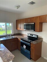 8307 NE Miami Ct in Miami, FL - Building Photo - Building Photo