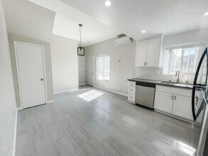 1119 W Exposition Blvd in Los Angeles, CA - Building Photo - Building Photo