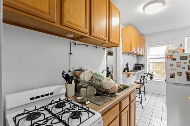 656 W Oakdale Ave in Chicago, IL - Building Photo - Building Photo