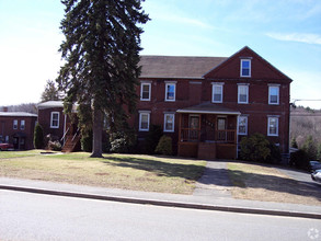 Warren Apartments in Warren, MA - Building Photo - Building Photo