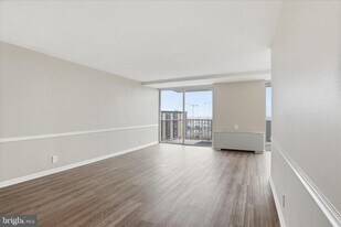 301 N Beauregard St in Alexandria, VA - Building Photo