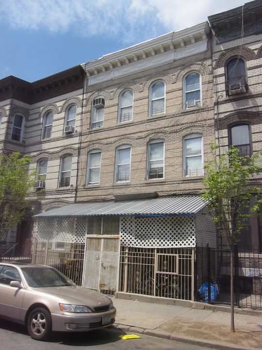 235 Stockholm St in Brooklyn, NY - Building Photo