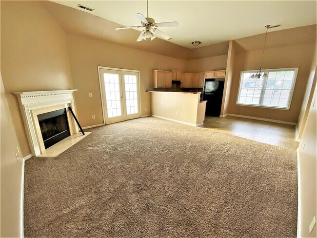 1016 Meriweather Dr in Calera, AL - Building Photo - Building Photo