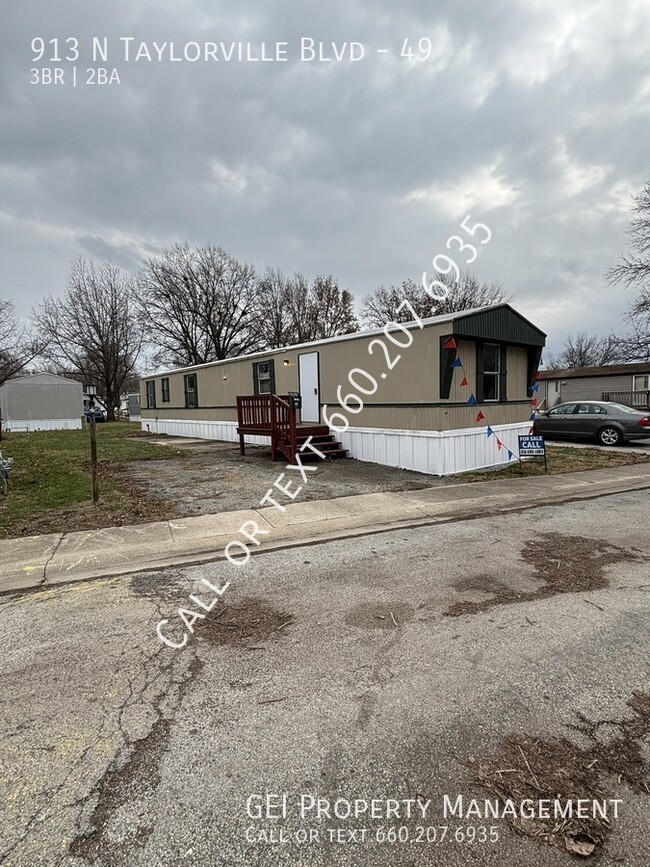 913 N Taylorville Blvd in Taylorville, IL - Building Photo - Building Photo