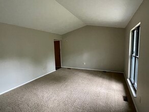 3105 Charlotte Mill Dr in Moraine, OH - Building Photo - Building Photo