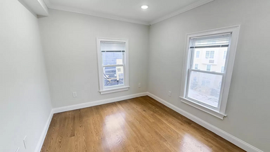 126 Pearl St, Unit 1 in Somerville, MA - Building Photo - Building Photo