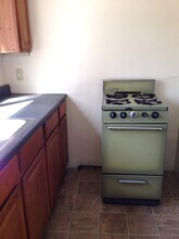 864 Chalker St, Unit 2 in Akron, OH - Foto de edificio - Building Photo