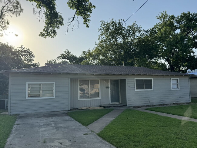property at 1231 N Garfield Ave