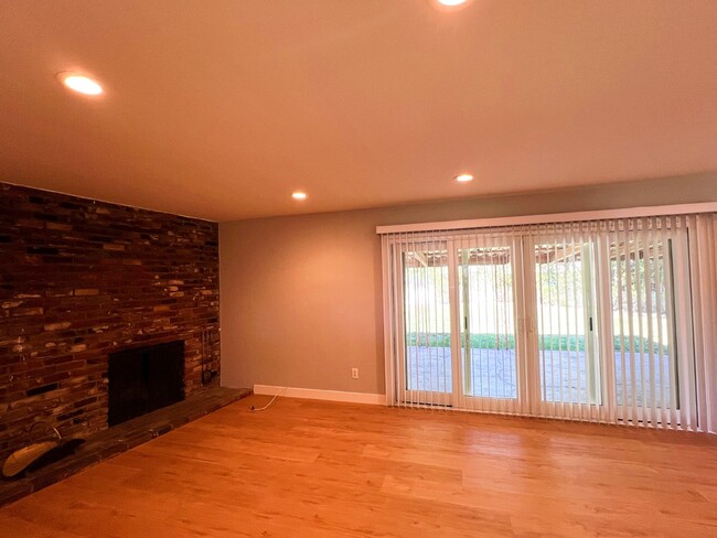 8610 Remmet Ave in Canoga Park, CA - Building Photo - Building Photo