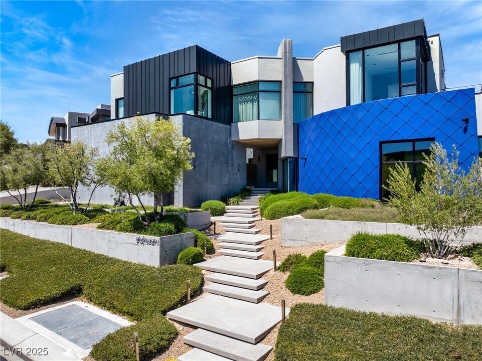 18 Sun Glow Ln in Las Vegas, NV - Building Photo
