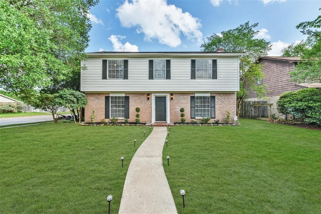 7003 Huntbrook Dr in Spring, TX - Building Photo