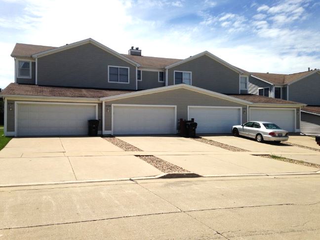 East Rainbow Townhomes in Bloomington, IL - Building Photo