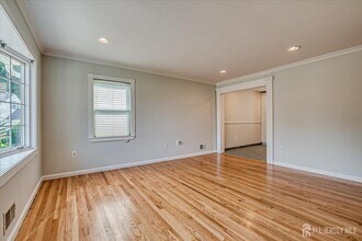 6 Robert Cir in Metuchen, NJ - Building Photo - Building Photo