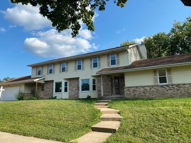 7009 Longmeadow Rd in Madison, WI - Building Photo - Building Photo