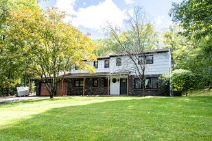 5 Beaver Brook Dr in Sussex, NJ - Building Photo