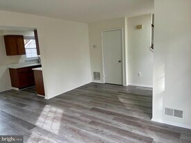 702 Brandon Cir in Waldorf, MD - Building Photo