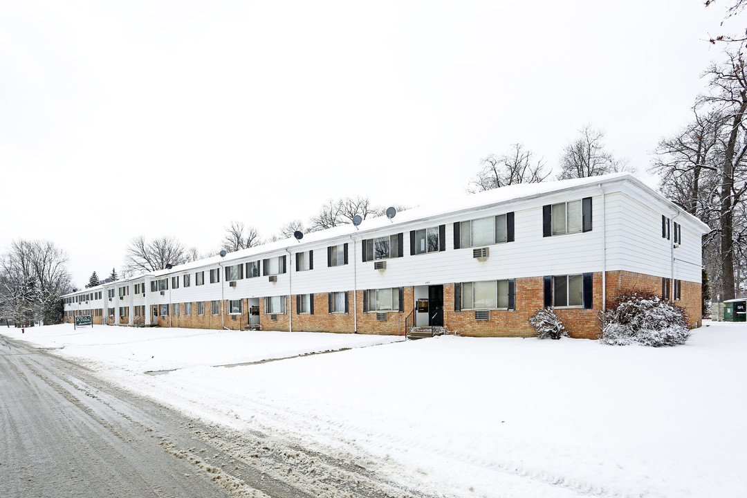 Utica Park Apartments in Utica, MI - Building Photo