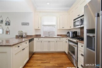 1241 Post Rd in Fairfield, CT - Building Photo - Building Photo