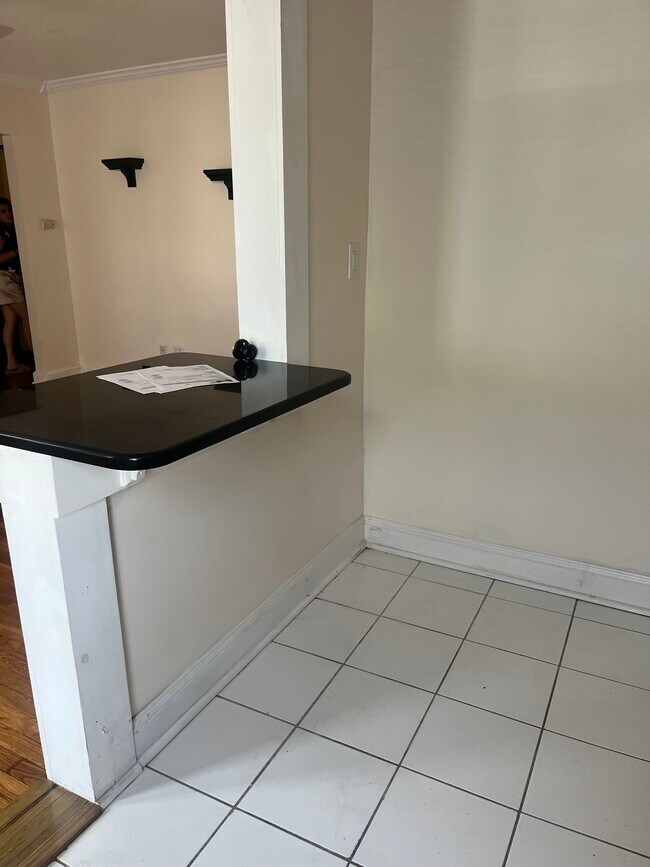 8 Walnut St, Unit Everett condo heat includ in Everett, MA - Foto de edificio - Building Photo