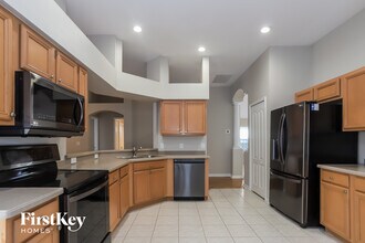 9836 Laurel Ledge Dr in Riverview, FL - Foto de edificio - Building Photo