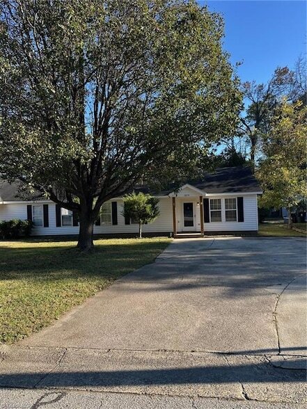 107 W McIver St, Unit B in Zebulon, NC - Building Photo