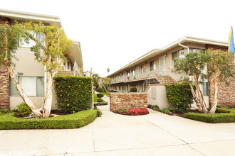 Cypress Pointe Apartments in La Habra, CA - Building Photo - Building Photo