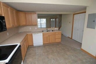 3880 Kenowa Ave SW in Grandville, MI - Building Photo - Building Photo