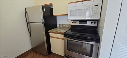 185 Santa Clara Dr in Naples, FL - Building Photo - Building Photo