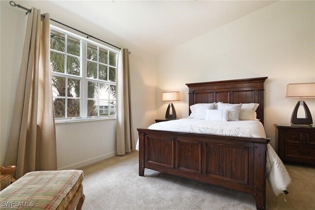 3045 Driftwood Way in Naples, FL - Foto de edificio - Building Photo